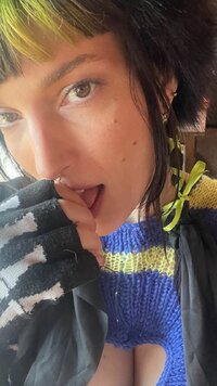 dani_thorne_20231226_STORIES_3266551537099075812_1_3266551537099075812.jpg