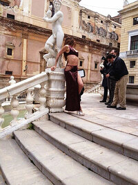 nina-moric-shooting-palermo-2013-abiti-anton-giulio-grande-febbraio-twitter-6.jpg
