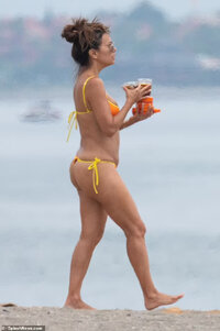 Eva_Longoria_New_Bikini_Pic_10.jpg