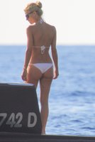 66305_Michelle_Hunziker_Bikini_Candids_on_Vacation_on_the_Island_of_Elba_August_16_2012_32_122_1.jpg