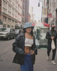 its-hot-in-new-york-v0-xpoipfbmzvx81.jpg