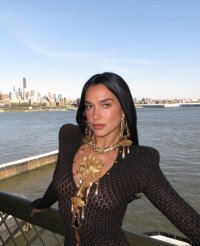 dualipa_1745949888638.jpg