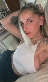 sultry-sideboob-v0-g0cpqc5eq02f1.webp