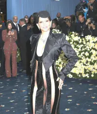 HALLE BERRY15.webp