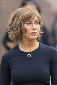 Jennifer-Aniston-on-the-Set-of-Squirrels-to-the-Nuts-in-NYC-6.jpg