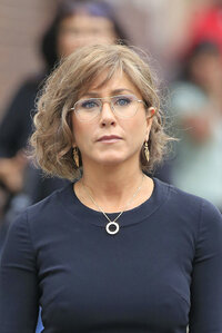 Jennifer-Aniston-on-the-Set-of-Squirrels-to-the-Nuts-in-NYC-8.jpg