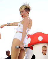Miley-Cyrus-at-2013-iHeartRadio-4.jpg