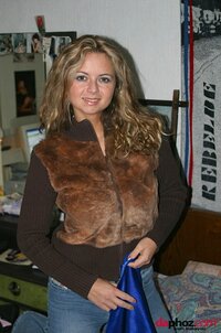 daphoz-alessia-mom-gets-hot-01.jpg