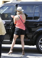 Reese_Witherspoon_Leaving_a_Hair_Salon_in_Beverly_Hills_May_1_2014_50-05022014154103u.jpg