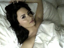 xdemi-lovato-naked-in-bed.jpg