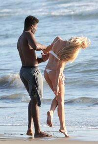 Charlotte McKinney (4).jpg