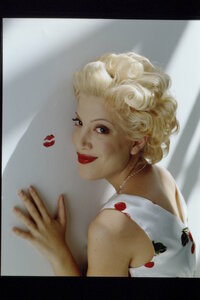 Tori_Spelling_03.jpg