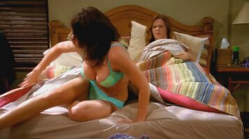 Aly Michalka & Amber Tamblyn - Two and a Half Men - S11E11_2.jpg