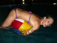 valentina marconi in pool 03.jpg