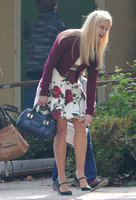 Reese-Witherspoon-on-set-of-Big-Little-Lies--01.jpg