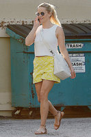 reese-witherspoon-in-yellow-shorts-out-in-brentwood-22016-7.jpg