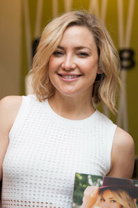 Kate-Hudson--Pretty-Happy-Book-Signing--05.jpg