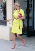 Reese-Witherspoon-in-Yellow-Dress-Shopping--22.jpg