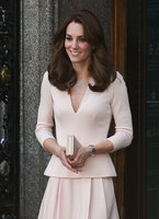 kate-middleton-at-the-national-portrait-gallery-in-london-5416-16.jpg