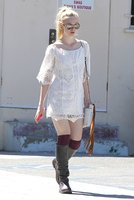 elle-fanning-out-and-about-in-los-angeles-160_8.jpg