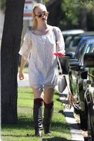 elle-fanning-out-and-about-in-los-angeles-160_15.jpg