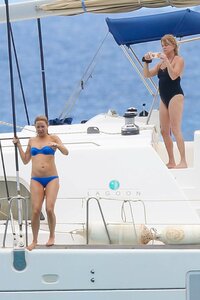 Kate-Hudson-in-Blue-Bikini-2016--28.jpg