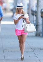 reese-witherspoon-out-amp-about-in-beverly-hills-july-13-24-pics-4.jpg