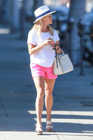 reese-witherspoon-out-amp-about-in-beverly-hills-july-13-24-pics-7.jpg