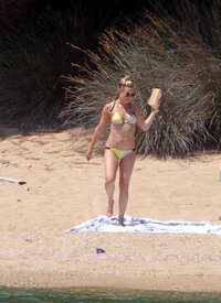 kate-hudson-bikini-candids-in-skiathos-island-july-24-32-pics-6.jpg