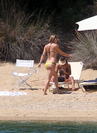 kate-hudson-bikini-candids-in-skiathos-island-july-24-32-pics-9.jpg