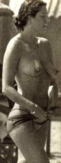 24922_StefaniaSandrelli05_123_761lo.jpg