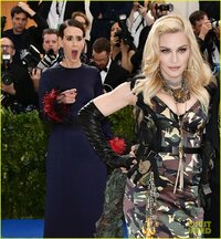 sarah-paulson-freaked-out-at-madonna-met-gala-2017-01.jpg