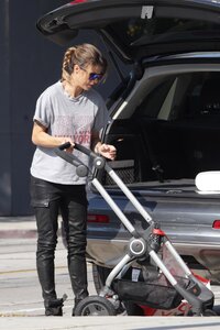 elisabetta_canalis_out_for_lunch020.jpg