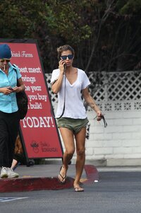 51948878_hqcelebcorner-61.jpg