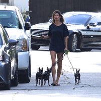 elisabetta-canalis-chats-on-her-mobile-phone-while-out-with-her-dogs-in-beverly-hills-250917_6.jpg