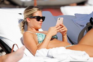 58724157_hqcelebcorner-19.jpg
