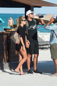 58572391_hqcelebcorner-36.jpg