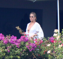 60335560_jennifer-aniston_29122017p_26.jpg