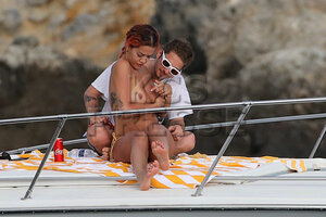 Rita-Ora-Topless-TheFappeningBlog.com-34.jpg