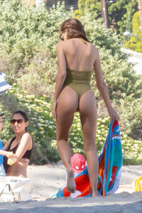 Emily-Ratajkowski-Sexy-TheFappeningBlog.com-5-6.jpg