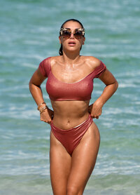 115426556_hqcelebcorner-27.jpg