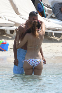 118775596_hqcelebcorner-20.jpg