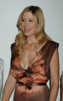 mira sorvino al gala 03.jpg