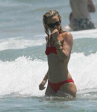 kate hudson in bikini rosso 12.jpg