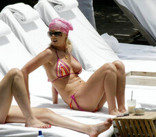 tara reid in bikini 06.jpg