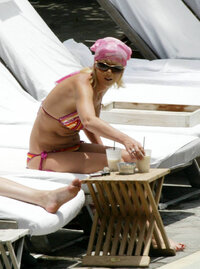 tara reid in bikini 08.jpg