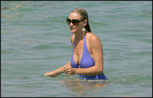 uma thurman in costume blu 16.jpg