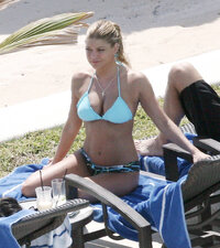 fergie im bikini 04.jpg