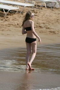 kirsten dunst in bikini 35.jpg