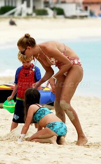 uma thurman al mare 15.jpg